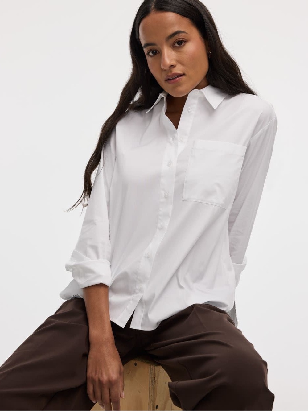 R Essentials by Reitmans White Button-Up Shirt